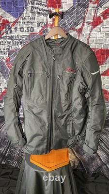 Pre-owned in good overall condition. Normal wear consistent with age and use. No