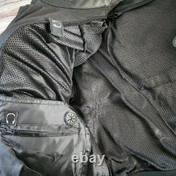 Vulcan Motorcycle Jacket Mens L Black Leather made with KEVLAR Protective Armour